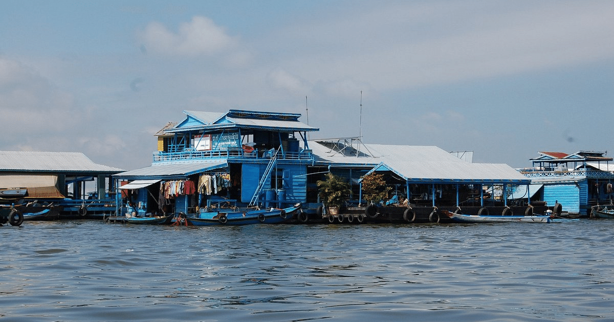 Nestled in the heart of Pursat province in Cambodia, Kampong Luong Floating Village is a hidden gem that offers a unique and unforgettable experience. This charming village is located on the beautiful Tonle Sap Lake, the largest freshwater lake in Southeast Asia.