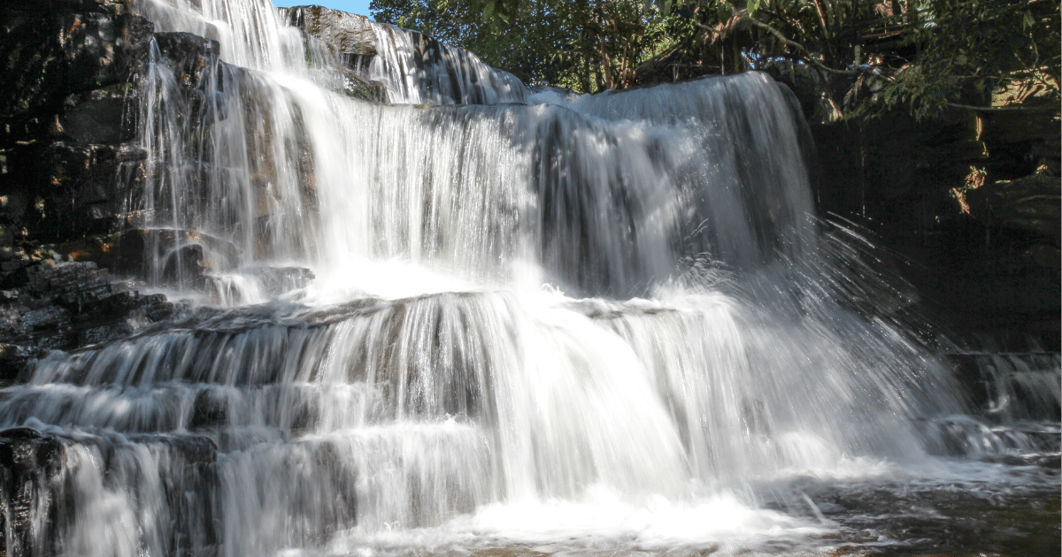 Kbal Chhay Waterfall is a must-visit destination for nature lovers and adventure enthusiasts. The waterfall is surrounded by lush greenery and offers a serene atmosphere that will rejuvenate your senses.