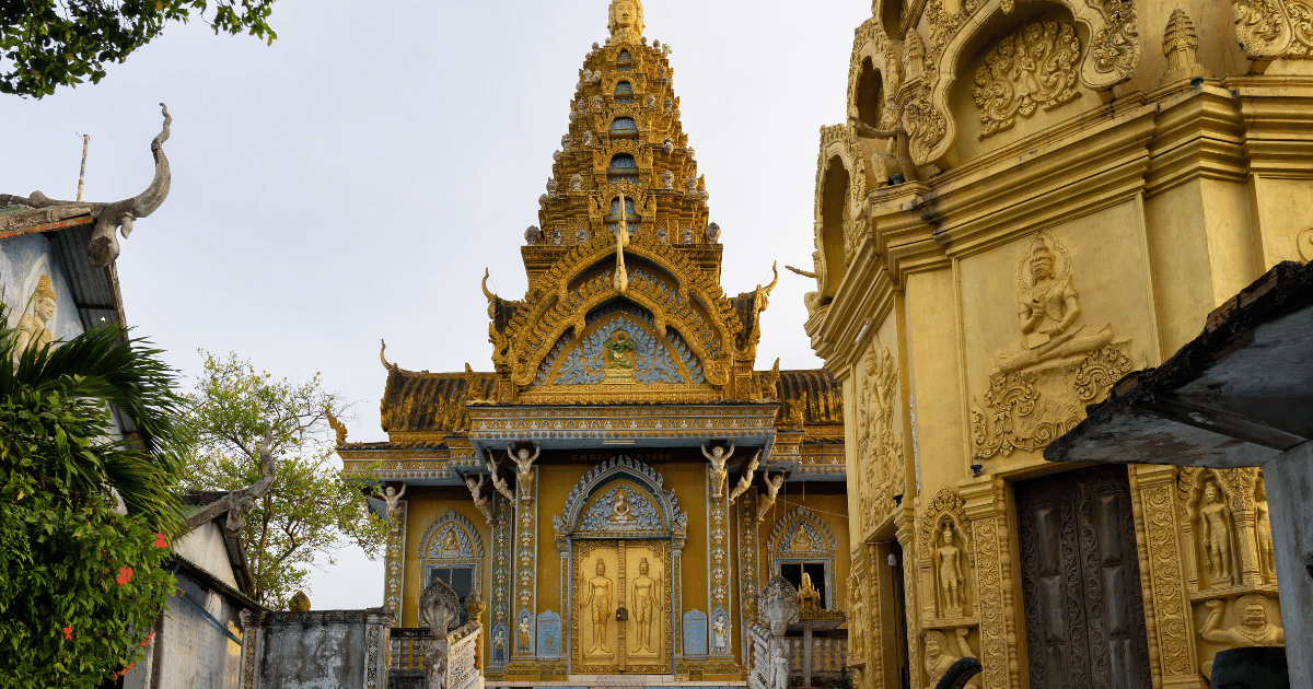 Once you reach the top of Phnom Sampov, you will be rewarded with panoramic views of the surrounding countryside. The hill stands at an elevation of 100 meters, allowing visitors to admire the picturesque landscapes and the majestic sunset. It is the perfect spot for photography enthusiasts or those seeking a peaceful retreat from the city.